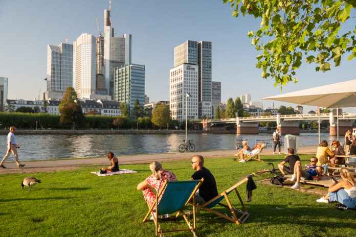 Frankfurt_Mainufer- Maincafe_1040559_© #visitfrankfurt_plazy_Isabela_Pacini